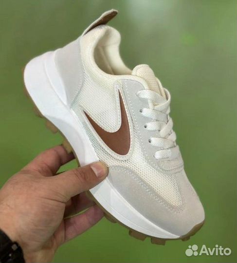 Новые кроссовки женские