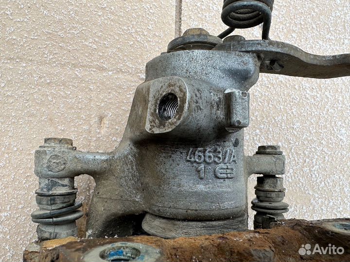 Суппорт задний правый Peugeot 3008