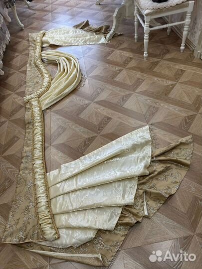 Покрывало на кровать и шторы ламбрекеном