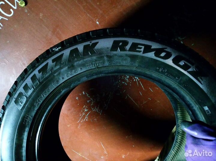 Bridgestone Blizzak Revo GZ 215/55 R16 93S