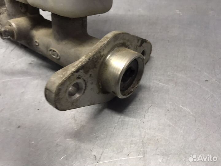 Главный тормозной цилиндр Kia Magentis 2002 г.в