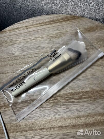 Кисть для румян новая и контуринга