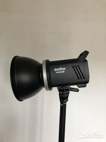 Студийная вспышка Godox MS300V + рефлектор