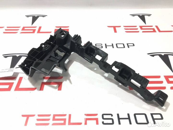 Кронштейн накладки, стойки В Tesla Model X рест