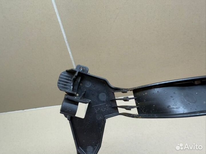 Кронштейн правый Mercedes-Benz E W213 2.0 OM