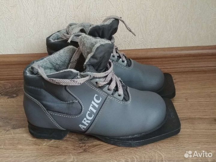 Лыжные ботинки