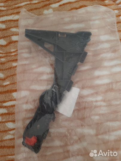 Крепления бампера пер. правое и левое Opel Astra H