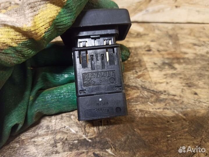 Кнопка Renault Logan 1
