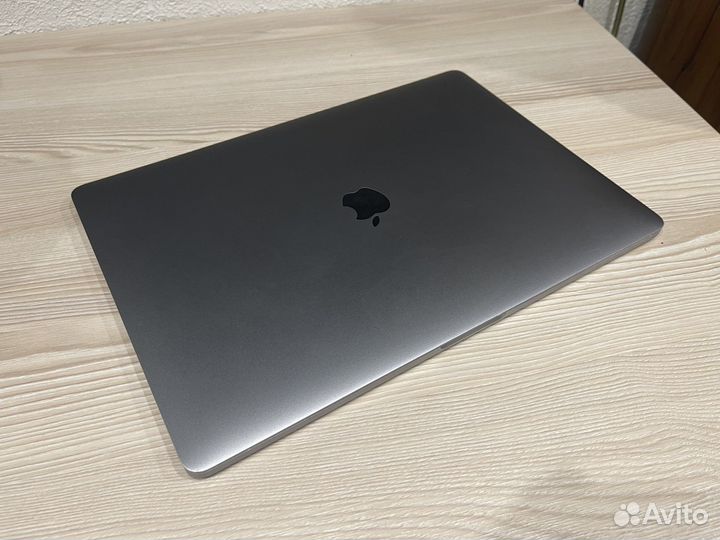 Macbook pro 15 2016 i7 16gb touch bar
