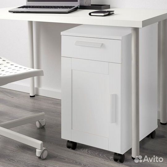 Письменный стол IKEA
