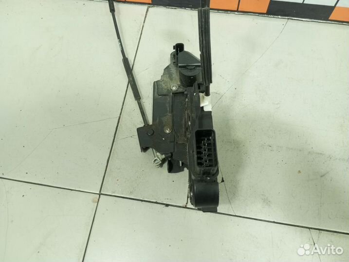 Замок двери передней правой