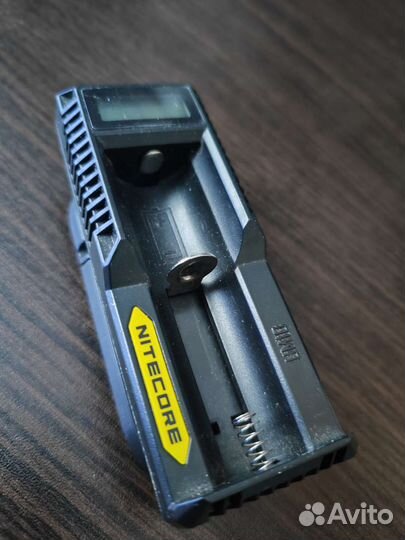 Зарядное устройство nitecore um10