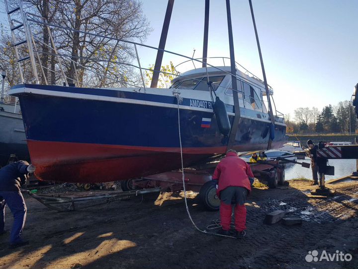 Моторная яхта