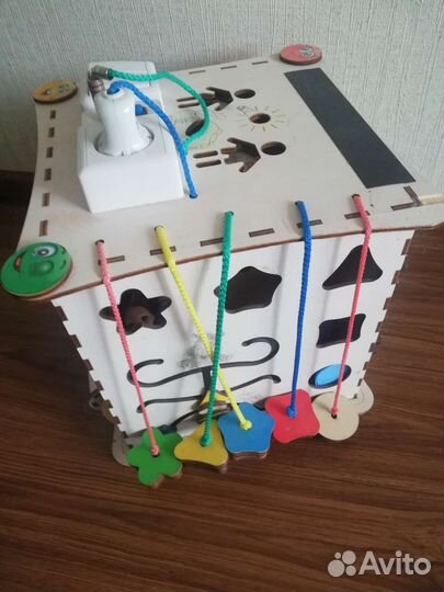 Бизиборд куб