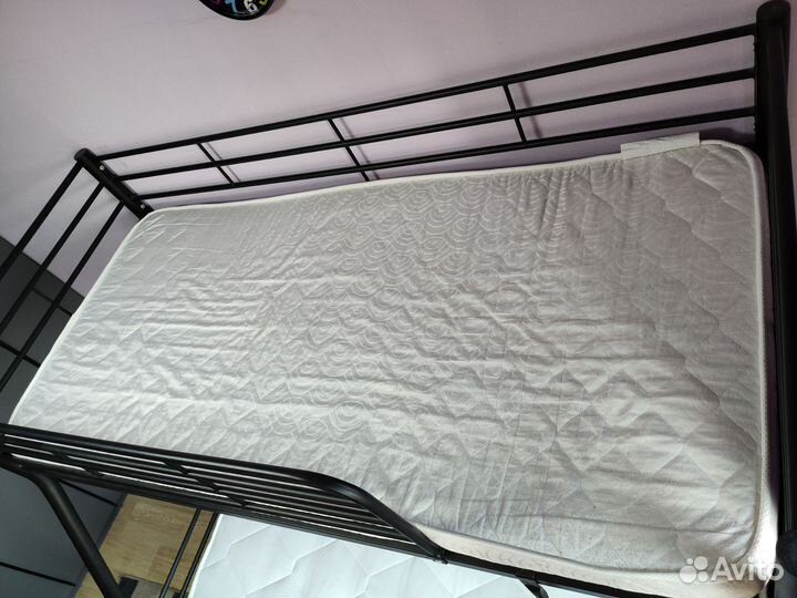 Двухъярусная кровать