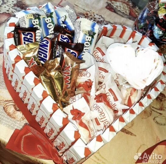 Торт из конфет. Торт из киндеров. Сладкий подарок