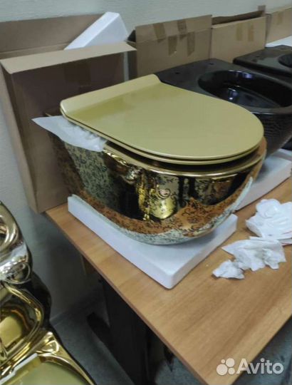 Унитаз золотой, раковина 1\11