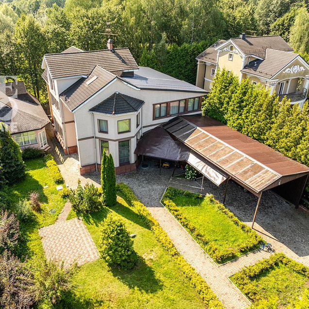 Дом 600 м² на участке 13,3 сот.