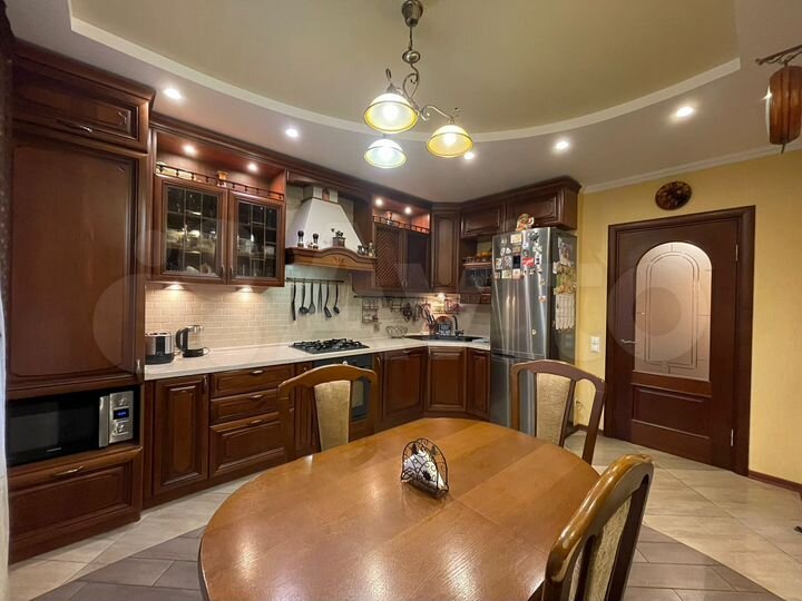 3-к. квартира, 90 м², 5/10 эт.