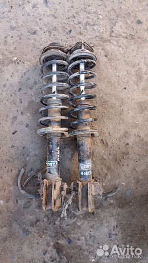 Амортизатор передний Nissan March K11 (в сборе)
