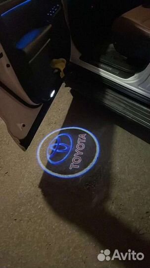 Подсветка в двери с проекцией Тойота (пара)