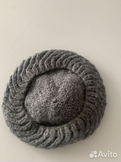 Шапка/ берет с меховым помпоном