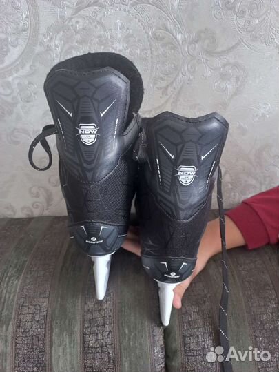 Коньки хоккейные 35