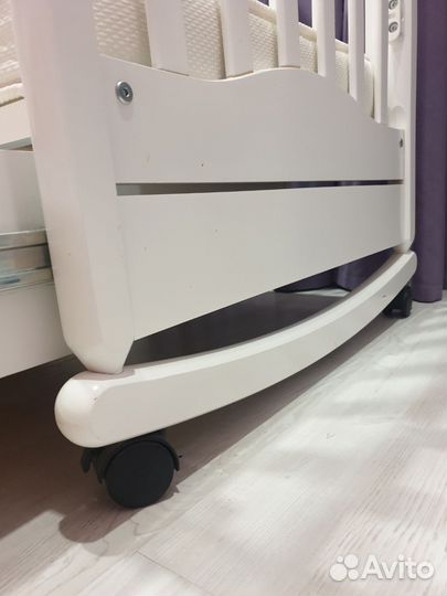 Детская кроватка-маятник + пеленальный комод