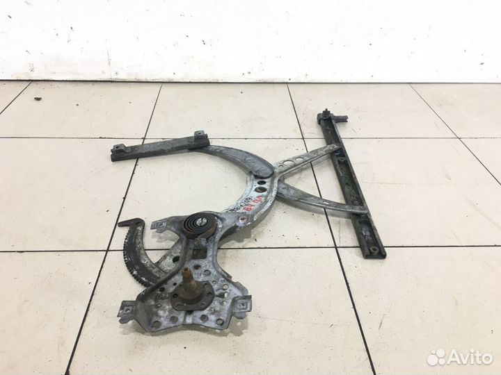 Стеклоподъемник механический передний левый