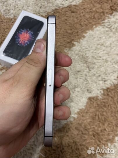 iPhone SE, 128 ГБ