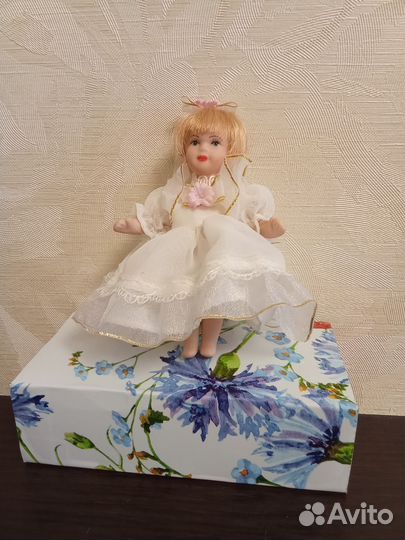 Кукла фарфоровая коллекционная 11 см