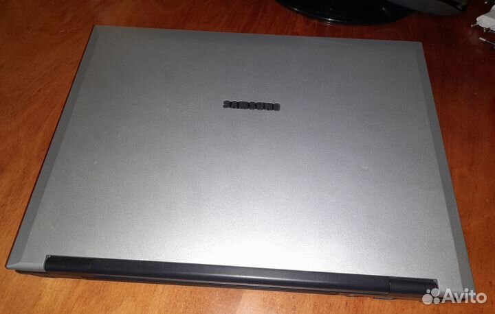 Ноутбук Samsung NP-R50 (б/у, но как новый)