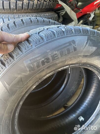 Pirelli Ice Zero 215/65 R16