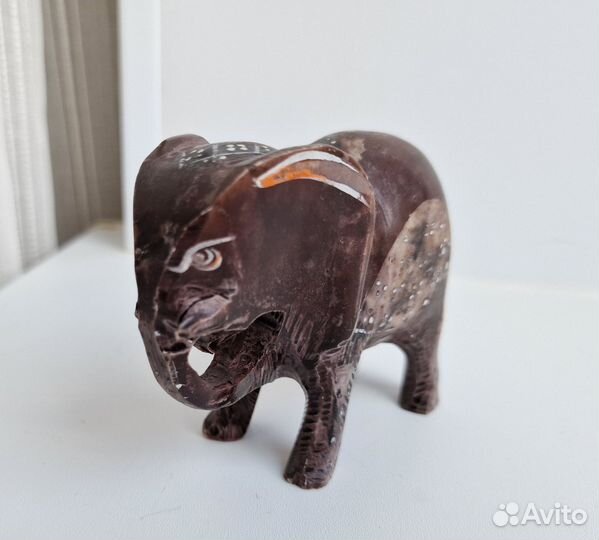 Статуэтка слон, камень