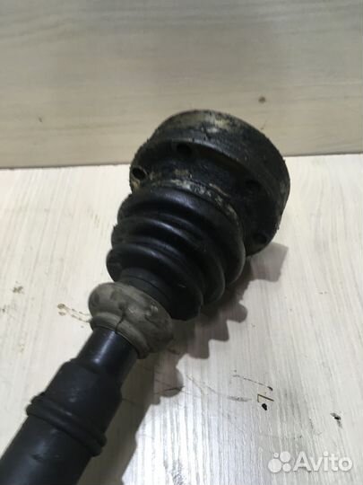 Полуось правая передняя Ауди 100 А6 С4 2.3 МКПП