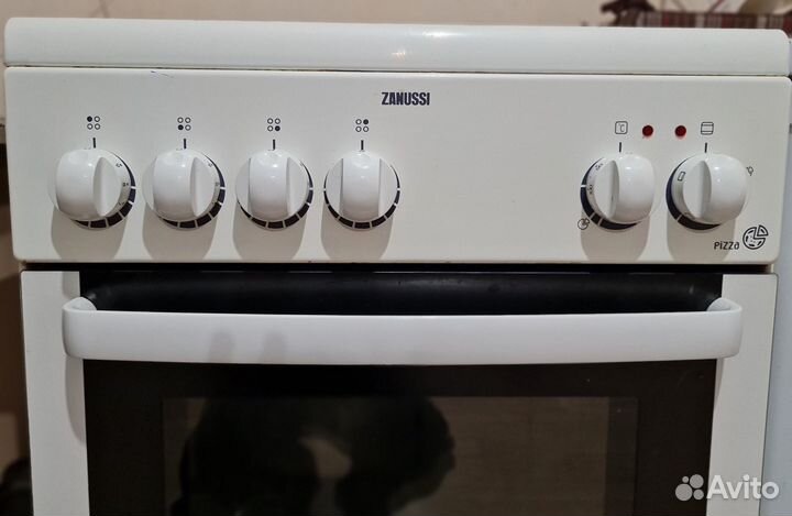 Электрическая плита (50-55 см) Zanussi ZCV561NW