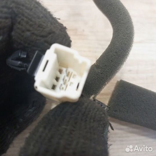 Проводка (коса) двери багажника Nissan Elgrand E51