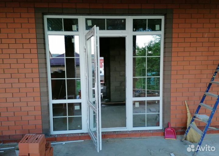 Пластиковая дверь