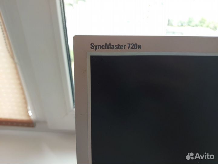 Монитор Samaung SyncMaster 720n + VA кабель