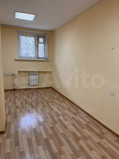 Офис с мокрой точкой, 18 м²