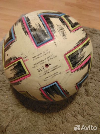 Футбольный мяч adidas uniforia