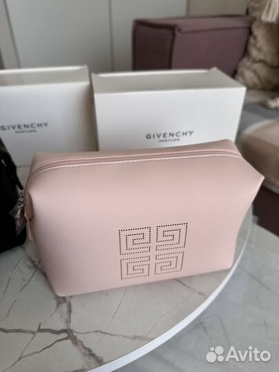 Косметички Givenchy