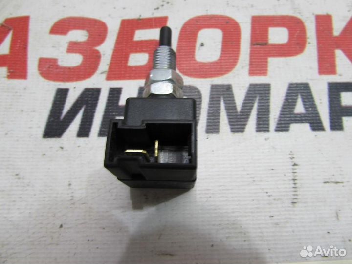 Датчик включения стопсигнала для Hyundai Solaris 1