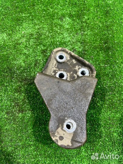 Кронштейн АКПП задний Mitsubishi Lancer CY3A 4B10