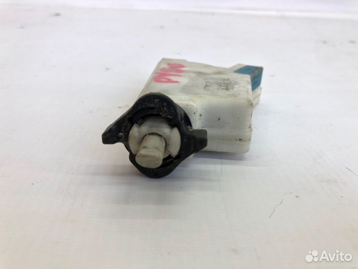 Замок лючка бензобака задний Nissan Fuga PY50 2007