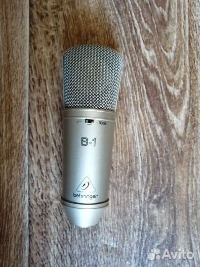 Behringer B-1 со стойкой