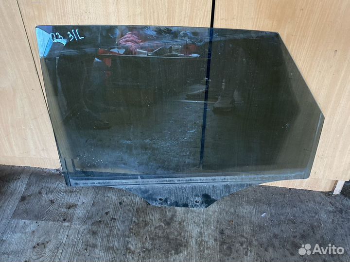 Audi q3 заднее левое стекло двери