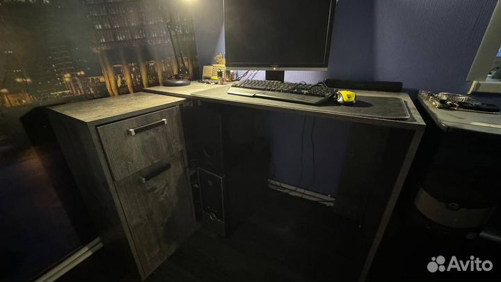 Компьютерный стол
