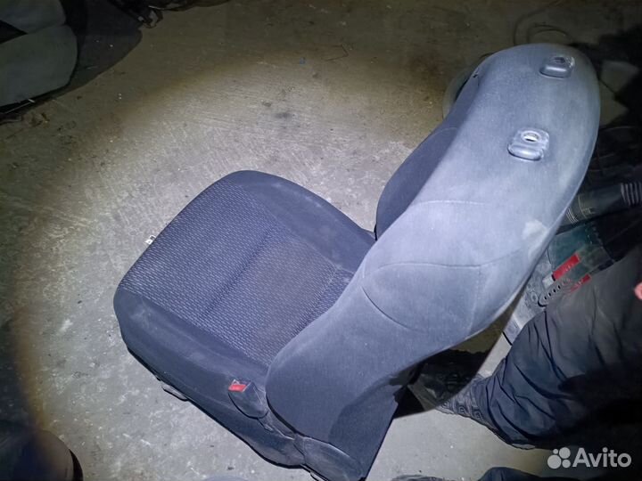 Сидение переднее правое Corolla 160 180