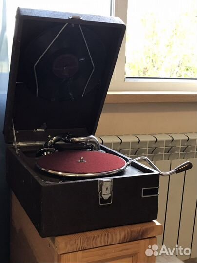 Патефон завода Молот